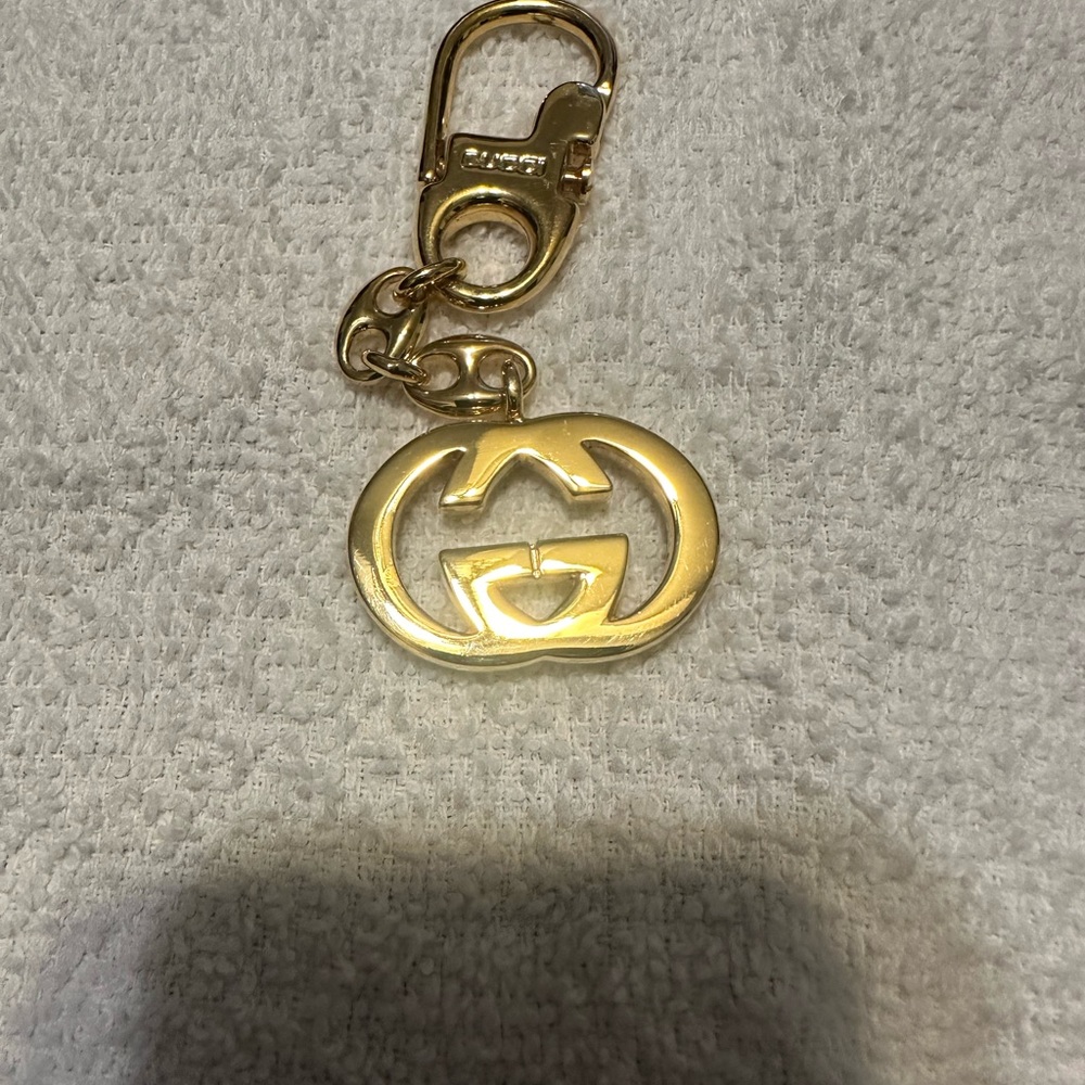 New Gucci bag charm/keychain! Accepting reasonable offers - Picture 3 of 8